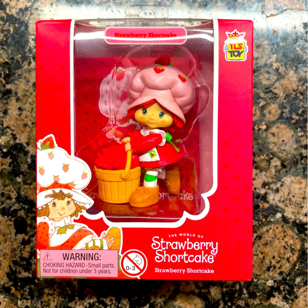 Strawberry Shortcake with Basket of Berries Miniature Doll (Series 1)
